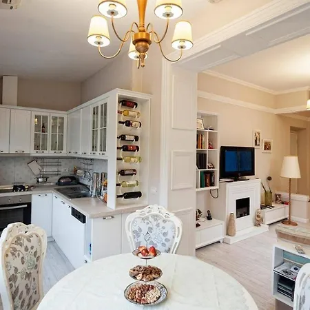 Apartmán Place To In Tirana, Blloku, Pallat Agimi