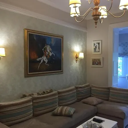 Place To In Tirana, Blloku, Pallat Agimi Apartmán