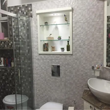 Place To In Tirana, Blloku, Pallat Agimi Apartmán *